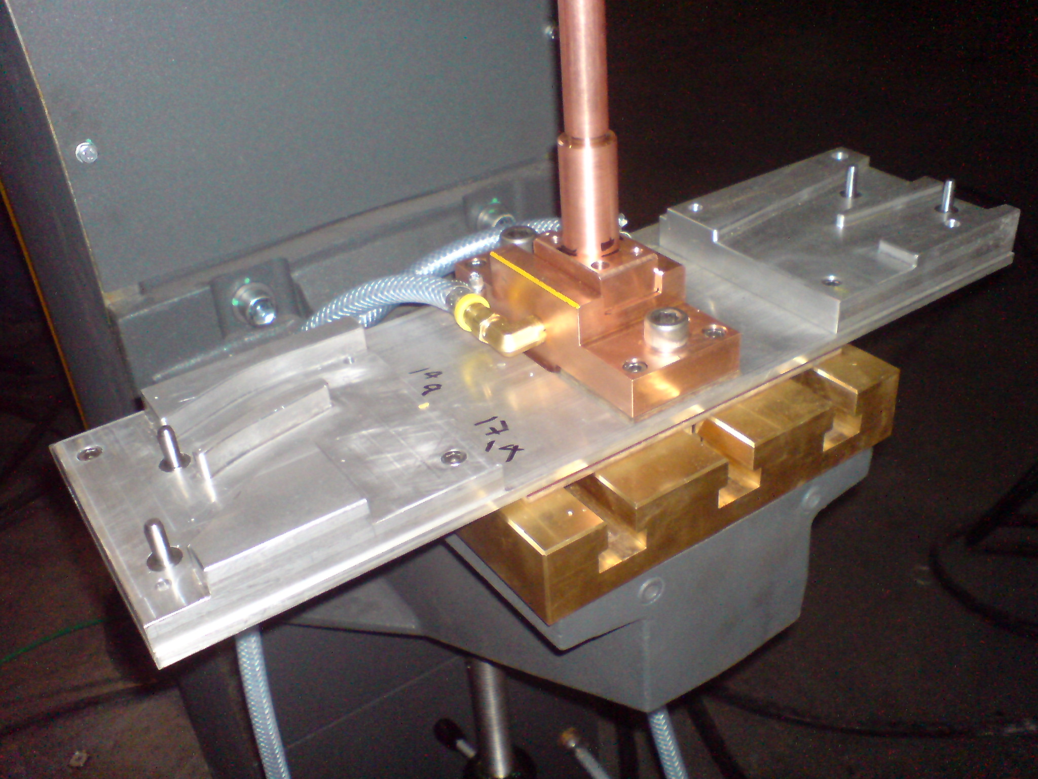 Automatic welding fixture