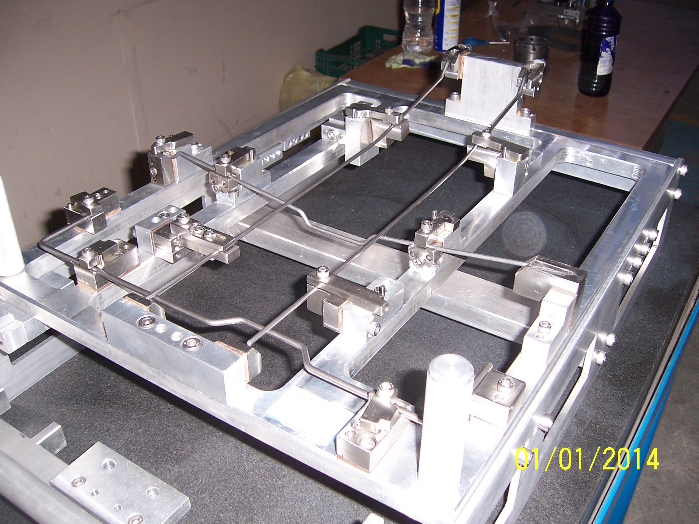 Automatic welding fixture